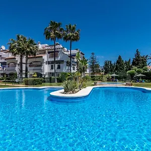 https://apt-mishel-1-linea-de-playa.1costadelsol.com